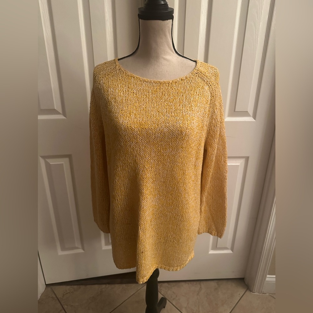 Chaus & Co Yellow Knit Pullover Lightweight  That Is Perfect Alone or Layered
